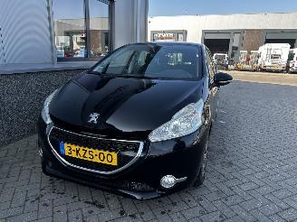 Peugeot 208 1.2 VTi Envy picture 7