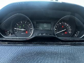 Unfallwagen Peugeot 2008 1.2 PureTech Blue Lion 2017/2