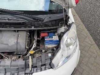 Peugeot 107 1.0 Sportium picture 24