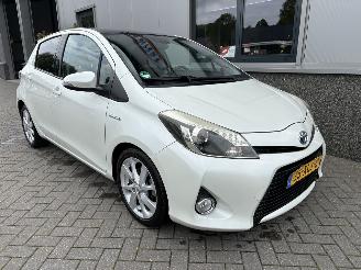 krockskadad bil auto Toyota Yaris 1.5 Full Hybrid Dynamic 2012/6