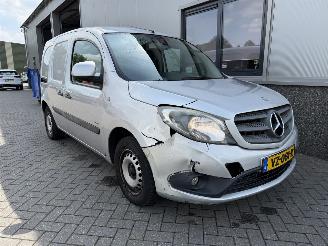 krockskadad bil bedrijf Mercedes Citan 109 CDI BlueEFFICIENCY 2016/9
