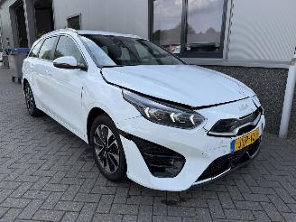 krockskadad bil auto Kia Ceed 1.6 GDI PHEV DynamicLine Plug-in Sportswagon 2022/6