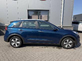 Kia Niro 1.6 GDI Hybrid First Edition picture 2