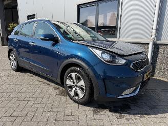 uszkodzony samochody osobowe Kia Niro 1.6 GDI Hybrid First Edition 2016/9