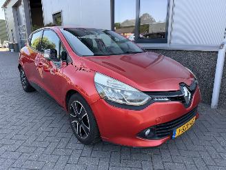 damaged passenger cars Renault Clio 0.9 TCe Expression 2013/10