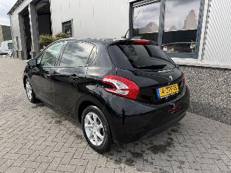 Peugeot 208 1.2 PureTech Style picture 27