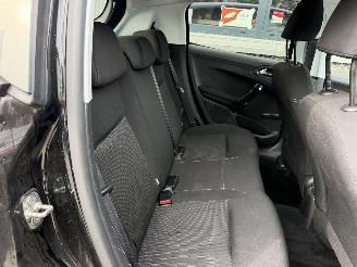 Peugeot 208 1.2 PureTech Style picture 24