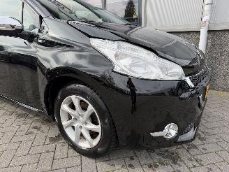 Peugeot 208 1.2 PureTech Style picture 16