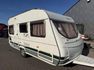 Vaurioauto  caravans Chateau  443C 2003/10