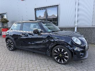 Mini Electric MINI Yours 33 kWh picture 3