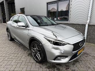 Schadeauto Infiniti Q30 2.2d Premium Tech Automaat PH-899-H. 2016/4