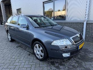 Coche accidentado Skoda Octavia 2.0 FSI Elegance Attractive Business Automaat 20-GXL-5 2008/9