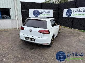 damaged passenger cars Volkswagen Golf Golf VII (AUA), Hatchback, 2012 / 2021 1.6 TDI 16V 2013/10