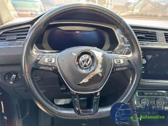 Volkswagen Tiguan Tiguan (AD1), SUV, 2016 / 2024 2.0 TSI 16V 4Motion picture 16