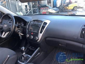 Kia Cee d Cee'd Sportswagon (JDC5), Combi, 2012 / 2018 1.4i CVVT 16V picture 16