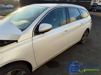 Peugeot 308 308 SW (L4/L9/LC/LJ/LR), Combi 5-drs, 2014 / 2021 1.2 12V e-THP PureTech 130 picture 5