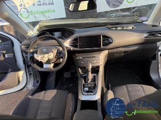 Peugeot 308 308 SW (L4/L9/LC/LJ/LR), Combi 5-drs, 2014 / 2021 1.2 12V e-THP PureTech 130 picture 19