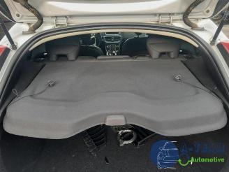 Volvo V-40 V40 (MV), Hatchback 5-drs, 2012 / 2019 2.0 D3 16V picture 26