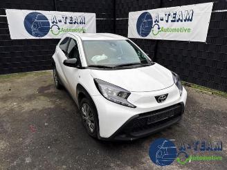 Salvage car Toyota Aygo Aygo X, Hatchback, 2022 1.0 12V VVT-i 2024/4