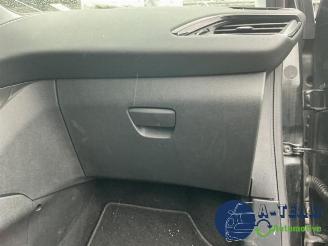 Peugeot 208 208 I (CA/CC/CK/CL), Hatchback, 2012 / 2019 1.2 Vti 12V PureTech 82 picture 31