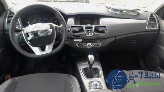 Renault Laguna Laguna III (BT), Hatchback 5-drs, 2007 / 2015 2.0 16V Hi-Flex picture 16