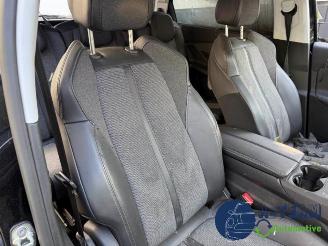 Peugeot 5008 5008 II (M4/MC/MJ/MR), MPV, 2016 / 2024 1.2 12V e-THP PureTech 130 picture 10