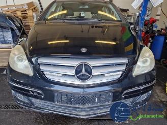 Vrakbiler auto Mercedes B-klasse B (W245), Hatchback, 2005 / 2011 1.5 B-150 16V 2008/2
