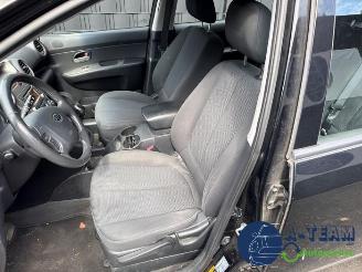 Kia Carens Carens III (FG), MPV, 2006 / 2013 2.0i CVVT 16V picture 15