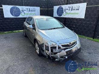 Vrakbiler auto Opel Astra Astra J (PC6/PD6/PE6/PF6), Hatchback 5-drs, 2009 / 2015 1.4 Turbo 16V 2010/11