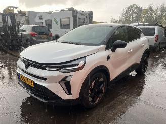 damaged passenger cars Renault Captur Hybride 2025/2