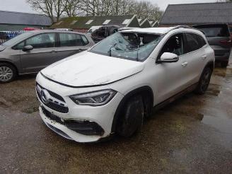 Démontage voiture Mercedes GLA GLA (H247), SUV, 2020 1.3 200 Turbo 16V 2021/1