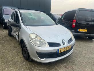 Vrakbiler auto Renault Clio 1.2 16v 2006/3