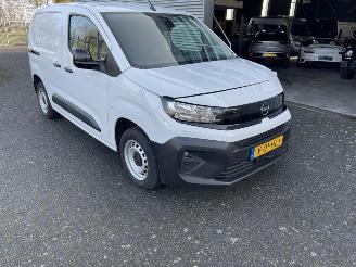 krockskadad bil bedrijf Opel Combo 1.5 BlueHDi 100 S&S L1 2024/9