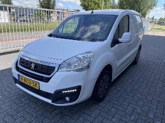 krockskadad bil bedrijf Peugeot Partner 120 1.6 BlueHDi 100 L1 Première S&S 2018/9