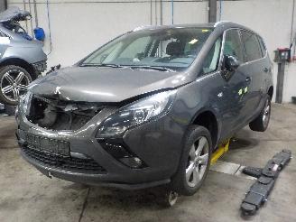 krockskadad bil auto Opel Zafira Zafira Tourer (P12) MPV 1.4 Turbo 16V EcoFLEX (A14NET(Euro 5)) [103kW]=
  (10-2011/05-2016) 2013/6