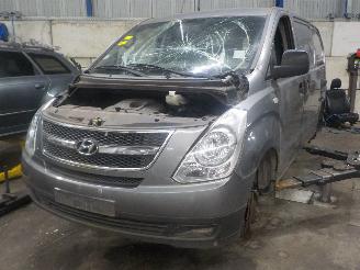 demontáž osobní automobily Hyundai H-300 H-300 Van 2.5 CRDi (D4CB) [100kW]  (08-2009/...) 2011