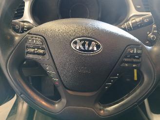 Kia Cee d Cee'd Sportswagon (JDC5) Combi 1.0i T-GDi 12V 120 (G3LC) [88kW]  (07-2=
015/12-2018) picture 13