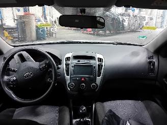 Kia Cee d Cee'd Sporty Wagon (EDF) Combi 1.4 16V (G4FA) [66kW]  (07-2009/12-2012=
) picture 5