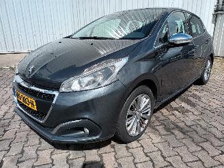Gebrauchtwagen PKW Peugeot 208 208 I (CA/CC/CK/CL) Hatchback 1.6 Blue HDi 100 (DV6FD(BHY)) [73kW]  (0=
1-2015/12-2019) 2015/10