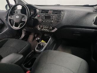Kia Rio Rio III (UB) Hatchback 1.2 CVVT 16V (G4LA5) [63kW]  (09-2011/12-2017) picture 11