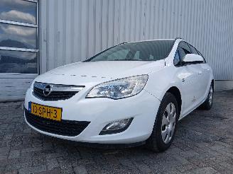 Voiture accidenté Opel Astra Astra J Sports Tourer (PD8/PE8/PF8) Combi 1.7 CDTi 16V (A17DTR(Euro 5)=
) [81kW]  (10-2010/10-2015) 2011/11