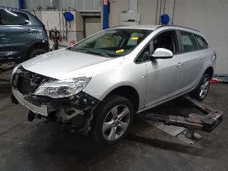 Uttjänta bilar auto Opel Astra Astra J Sports Tourer (PD8/PE8/PF8) Combi 1.4 Turbo 16V (A14NET(Euro 5=
)) [88kW]  (10-2010/04-2016) 2011/8
