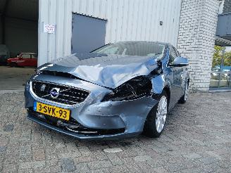 krockskadad bil auto Volvo V-40 V40 (MV) Hatchback 5-drs 1.6 D2 (D4162T) [84kW]  (03-2012/12-2016) 2013/12