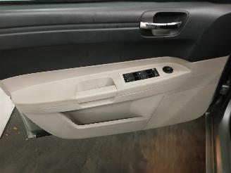 Chrysler 300 C 300 C Sedan 2.7 V6 24V (EER) [142kW]  (09-2004/11-2012) picture 12
