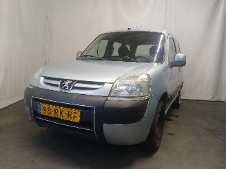 Vaurioauto  passenger cars Peugeot Partner Partner Combispace MPV 1.6 16V (TU5JP4(NFU)) [80kW]  (07-2001/03-2008)= 2005/5