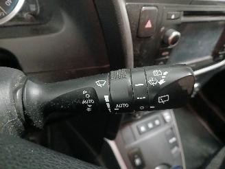 Toyota Auris Auris (E18) Hatchback 5-drs 1.8 16V Hybrid (2ZRFXE) [100kW]  (10-2012/=
03-2019) picture 14