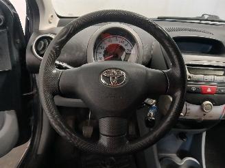 Toyota Aygo Aygo (B10) Hatchback 1.0 12V VVT-i (1KR-FE) [50kW]  (07-2005/05-2014) picture 17