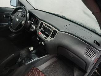 Kia Rio Rio II (DE) Hatchback 1.4 16V (G4EE) [71kW]  (03-2005/12-2011) picture 8