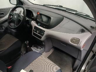 Nissan Almera Almera Tino (V10M) MPV 1.8 16V (QG18DE) [85kW]  (12-2002/02-2006) picture 8