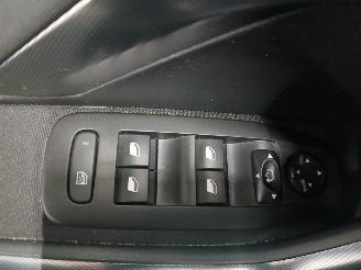 Peugeot 2008 2008 (CU) MPV 1.2 12V e-THP PureTech 110 (EB2DT(HNZ)) [81kW]  (01-2015=
/12-2019) picture 13